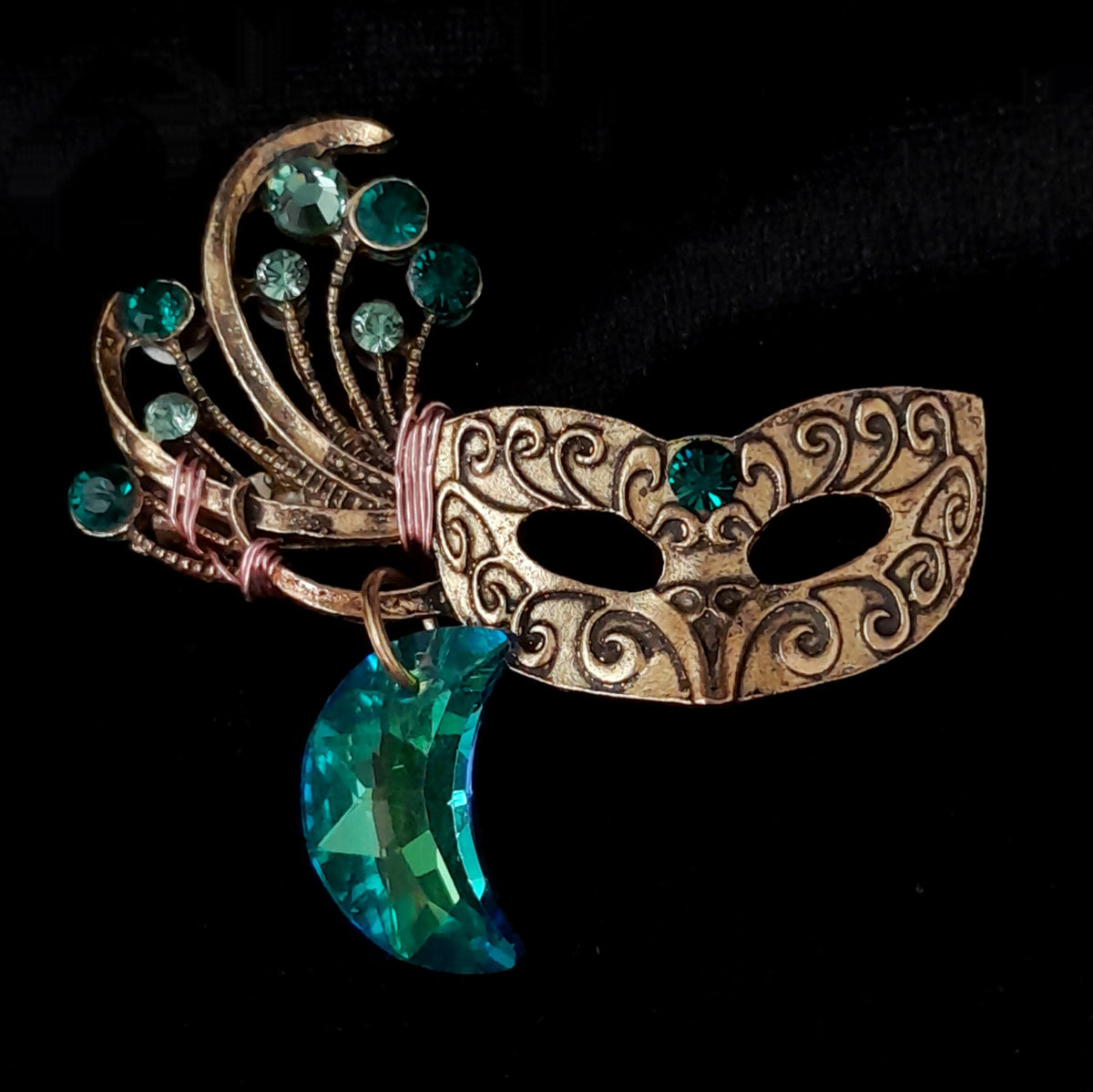 Emerald Green Mask Brooch Pin