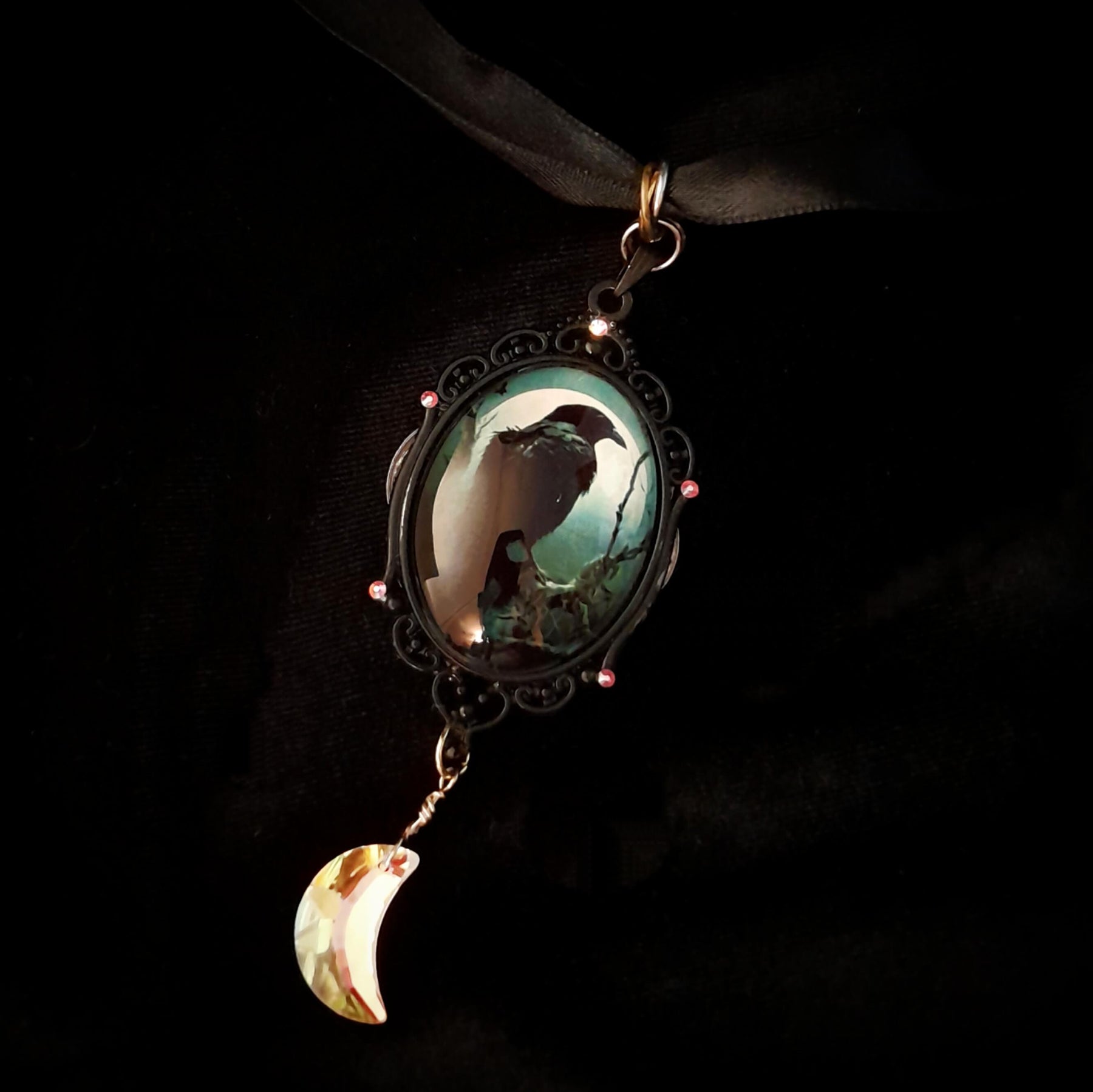 Magical Crow Cabochon Necklace